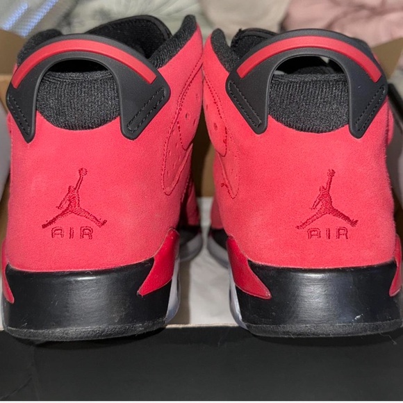 Jordan 6 Grade school - Picture 3 of 7